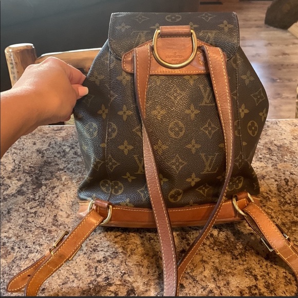 Louis Vuitton GM Backpack - Picture 2 of 8